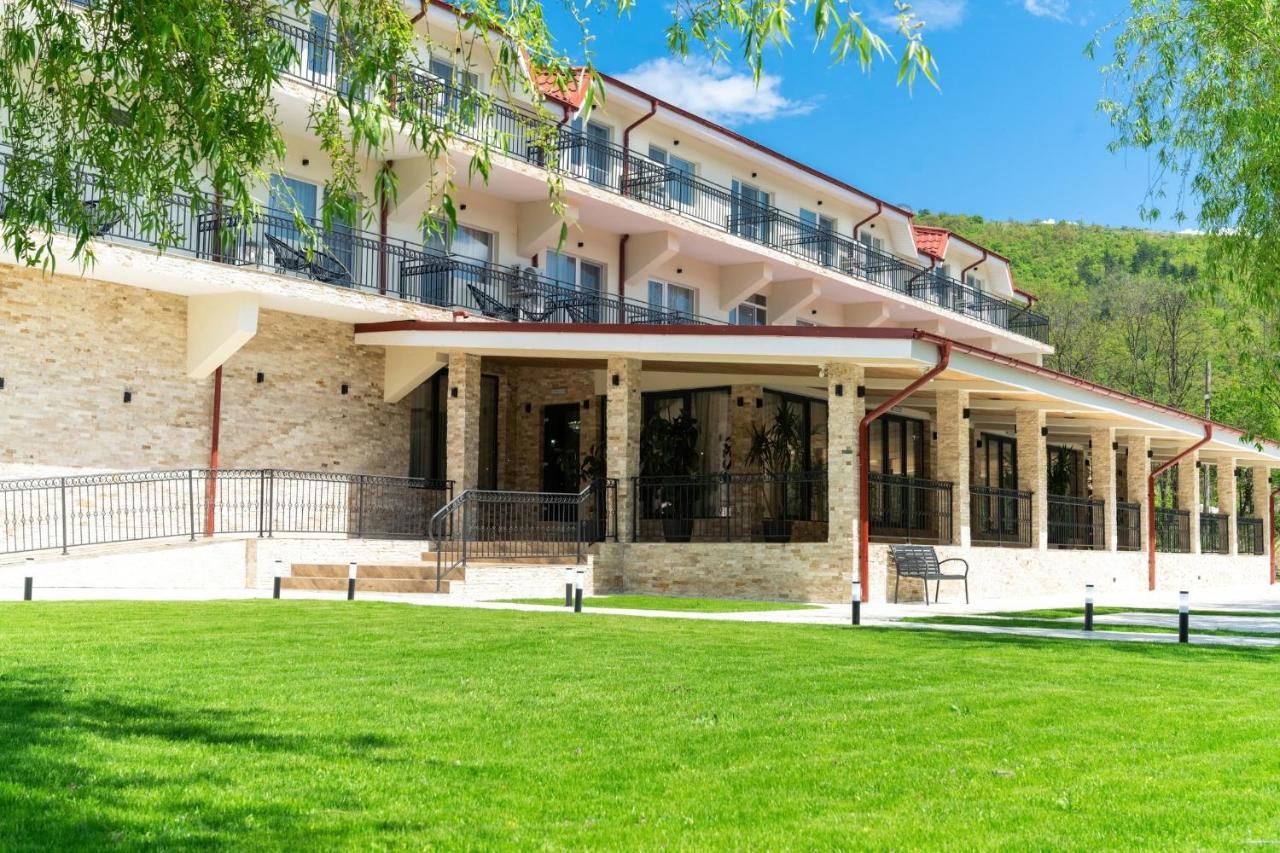 Vega Resort Restaurant & Lodge Orsova Kültér fotó