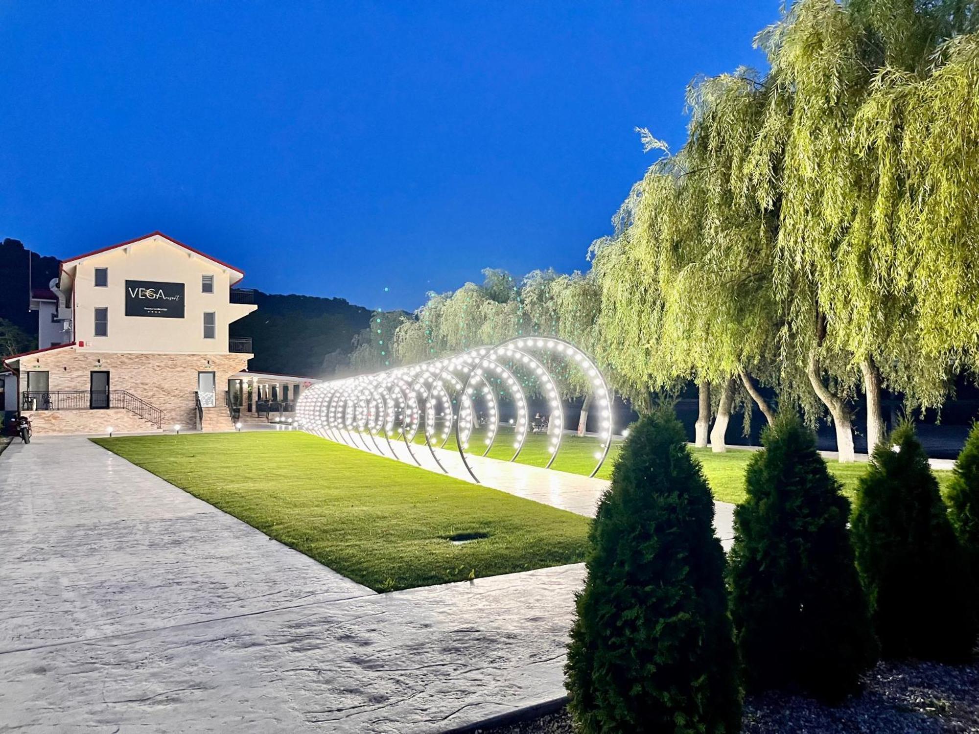 Vega Resort Restaurant & Lodge Orsova Kültér fotó