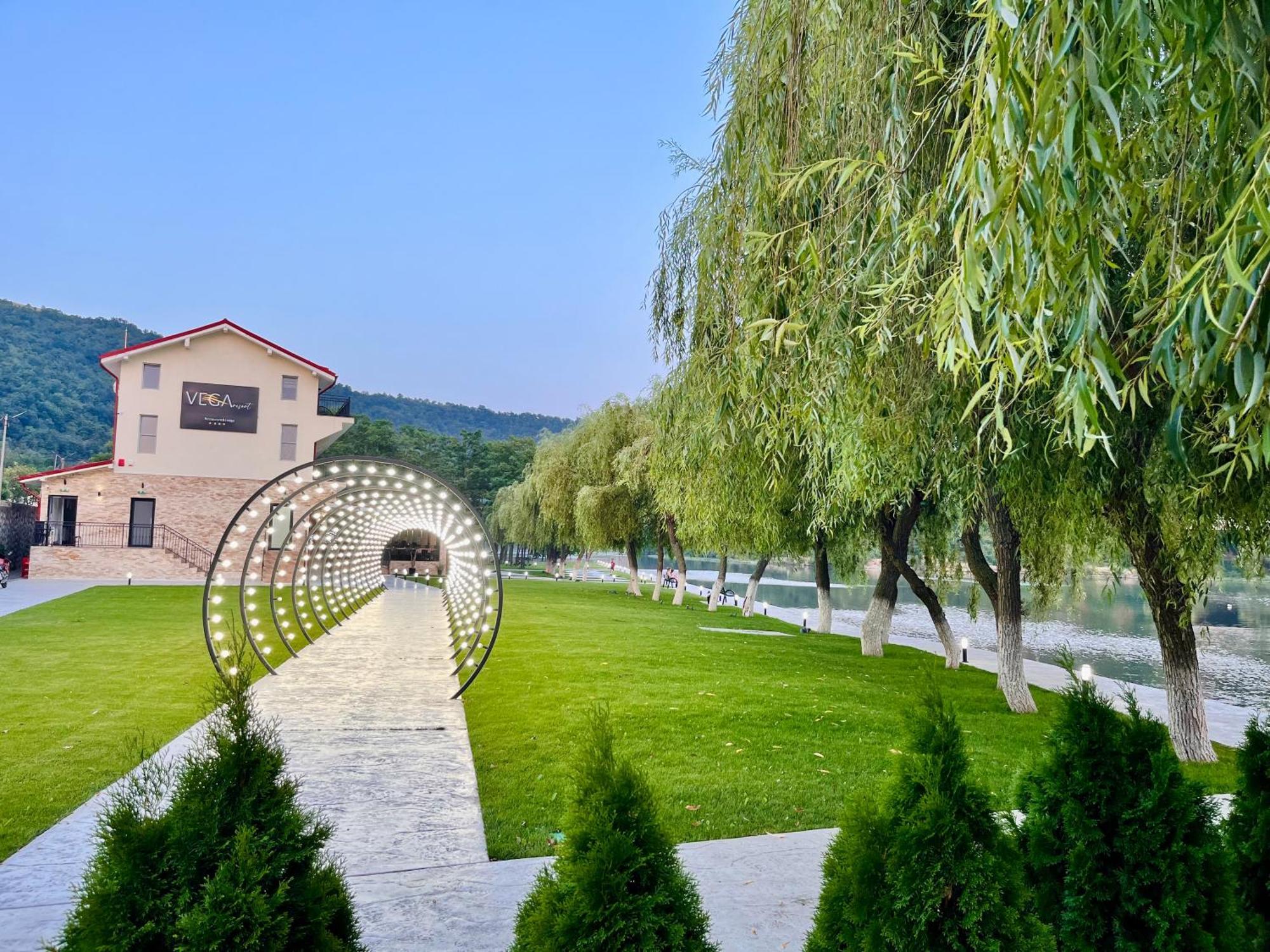Vega Resort Restaurant & Lodge Orsova Kültér fotó