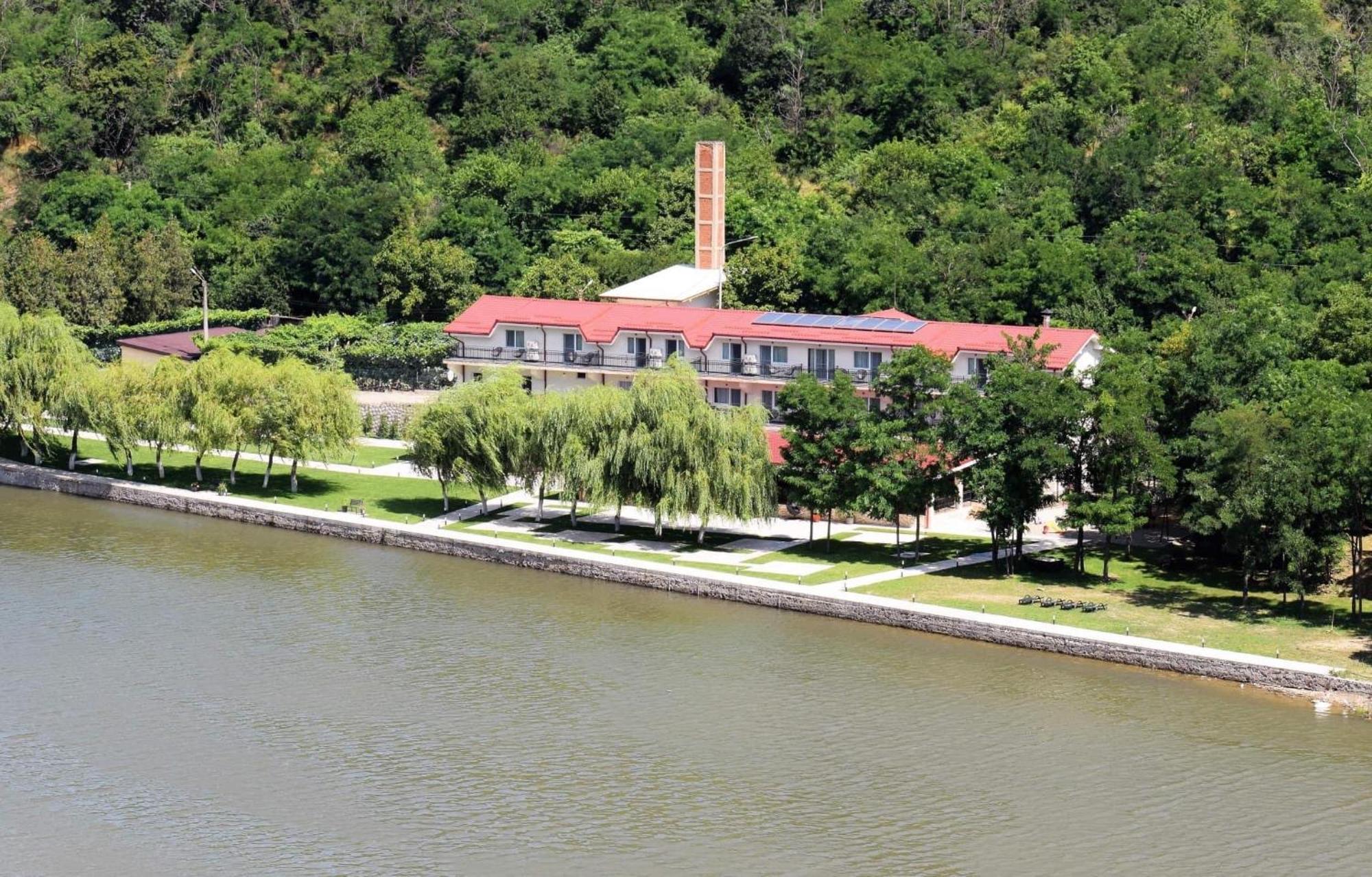 Vega Resort Restaurant & Lodge Orsova Kültér fotó