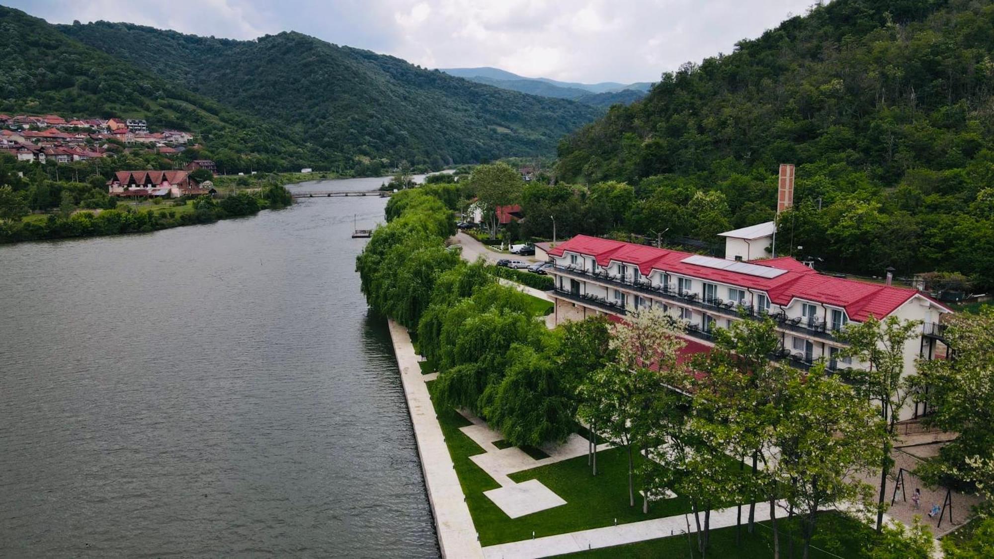 Vega Resort Restaurant & Lodge Orsova Kültér fotó